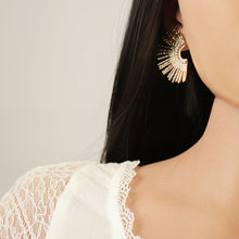 Charger l&#39;image dans la galerie, BOUCLES D OREILLES Dame ACIER DORE FORME EVENTAILLE  + OXYDES
