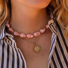 Charger l&#39;image dans la galerie, Collier Dame ACIER DORE SAUTOIR FLEUR AJOURE

