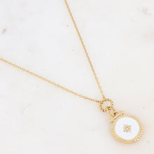 Charger l&#39;image dans la galerie, COLLIER Dame acier doré et pièce émaillée blanche IKITA
