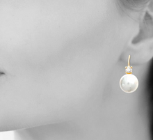 Charger l&#39;image dans la galerie, BOUCLES D&#39;OREILLES Dame Dormeuse perles imitation + 1 oxyde PLAQUE OR
