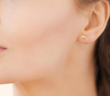 Charger l&#39;image dans la galerie, BOUCLES D OREILLES Femme PLAQUE OR croissant
