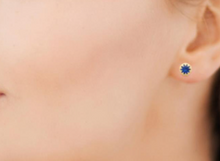 Charger l&#39;image dans la galerie, BOUCLES D&#39;OREILLES Dame clous forme ronde avec cristal bleu  PLAQUE  OR
