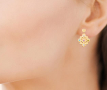 Charger l&#39;image dans la galerie, BOUCLES D&#39;OREILLES Dame pendantes empierrées multicolores  PLAQUE  OR
