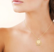 Charger l&#39;image dans la galerie, COLLIER Dame pendentif rond avec oxydes multicolores PLAQUE OR
