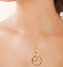 Charger l&#39;image dans la galerie, COLLIER Femme  Motif anneaux entrelacés ACIER ET PVD DORE
