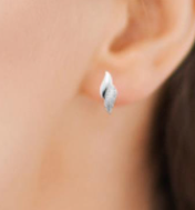 Charger l&#39;image dans la galerie, BOUCLES D&#39;OREILLES Dame puces forme torsade ARGENT RHODIE oxyde
