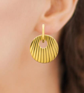 Charger l&#39;image dans la galerie, DEMI CREOLE Femme ACIER DORE avec pastille striée
