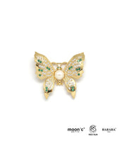 Charger l&#39;image dans la galerie, BROCHE Dame &quot;Papillon vert et doré&quot;
